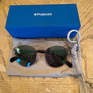 Polaroid Silver Unisex Sunglasses NWT polarized UVprotection 2053/S with cases